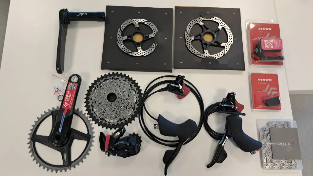 SRAM FORCE AXS XPLR WIDE D2 GROEPSET MET CASSETTE ÉN TRP REMSCHIJF CL 140MM + 160MM